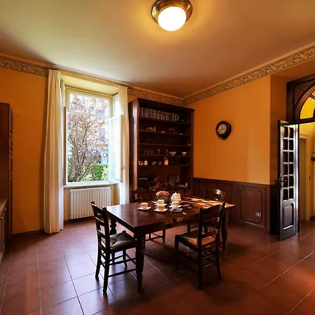 Sleeps 8 *