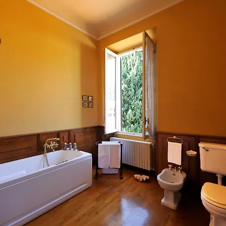 Lägenhet Sleeps 8 Menaggio