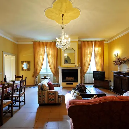 Lägenhet Sleeps 8 Menaggio